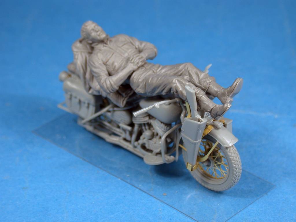 REST ON MOTORCYCLE – Image 3