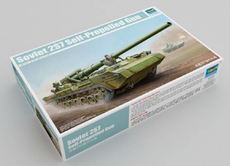 Soviet 2S7 Self-Propelled Gun