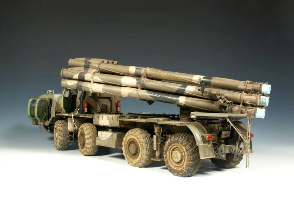 9A52-2 Smerch Russian Long-Range Rocket Launcher – Image 4