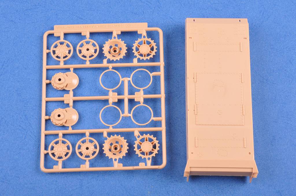 German STURMPANZER IV EARLY VERSION(MID PRODUCTION) W/ INTERIOR – Image 3