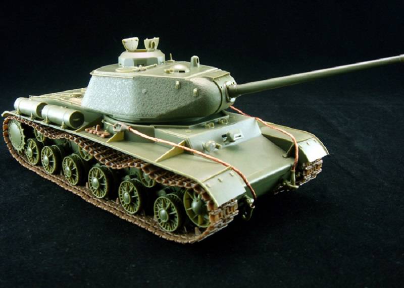 Russian Heavy Tank KV-85 – Image 3