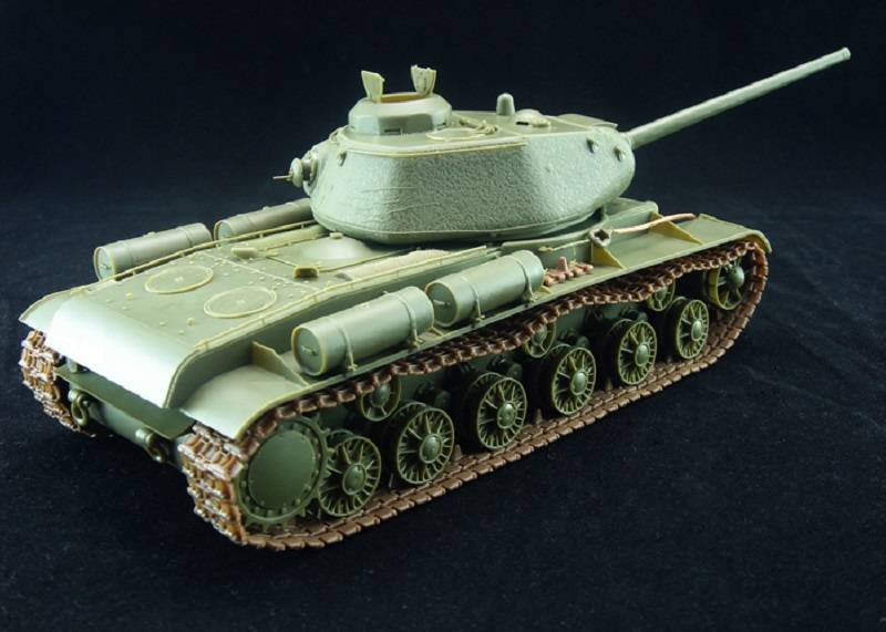 Russian Heavy Tank KV-85 – Image 4