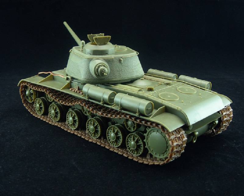 Russian Heavy Tank KV-85 – Image 5