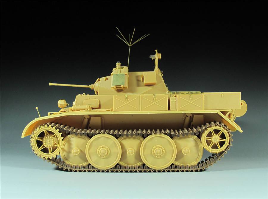 Panzerkampfwagen II Ausf.L “Luchs” (Sdkfz.123) Light Reconnaissance Tank, 9th Panzer Division – Image 8