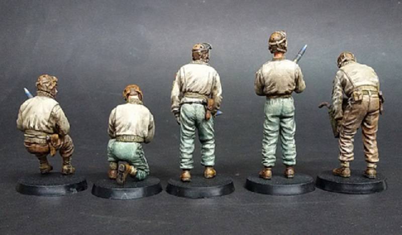 U.S. AMMO-LOADING TANK CREW – Image 3