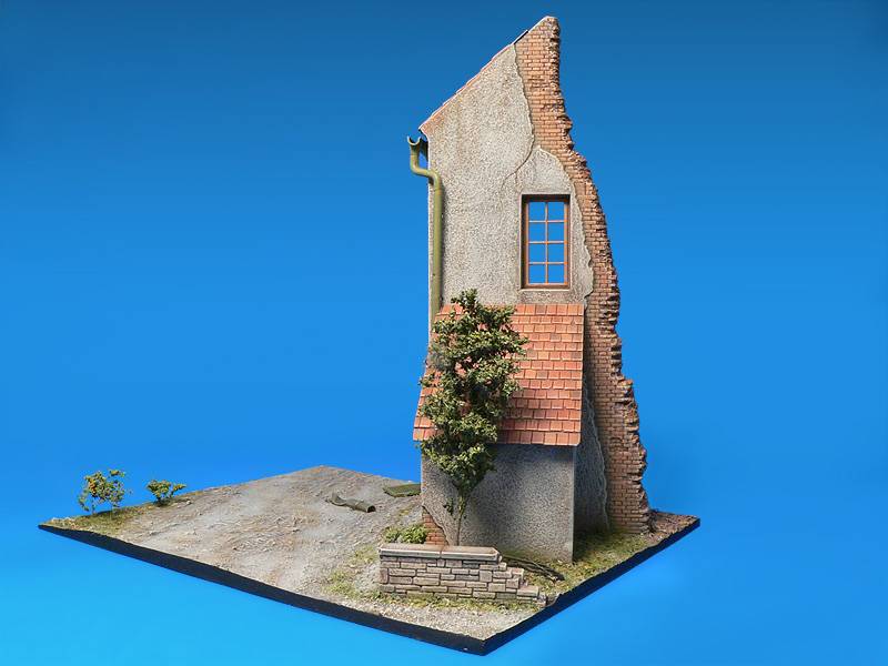 DIORAMA w/NORMANDY HOUSE – Image 3