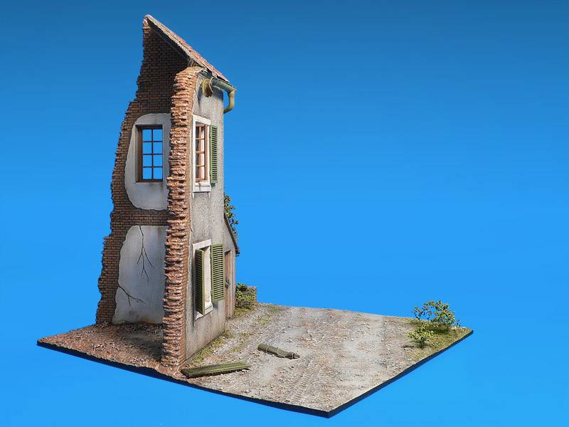 DIORAMA w/NORMANDY HOUSE – Image 4