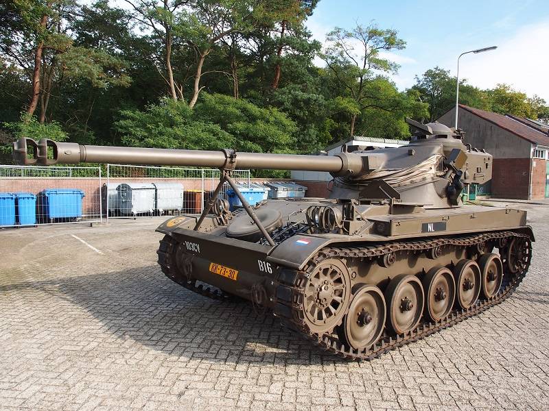 French Light Tank AMX-13 – Image 8