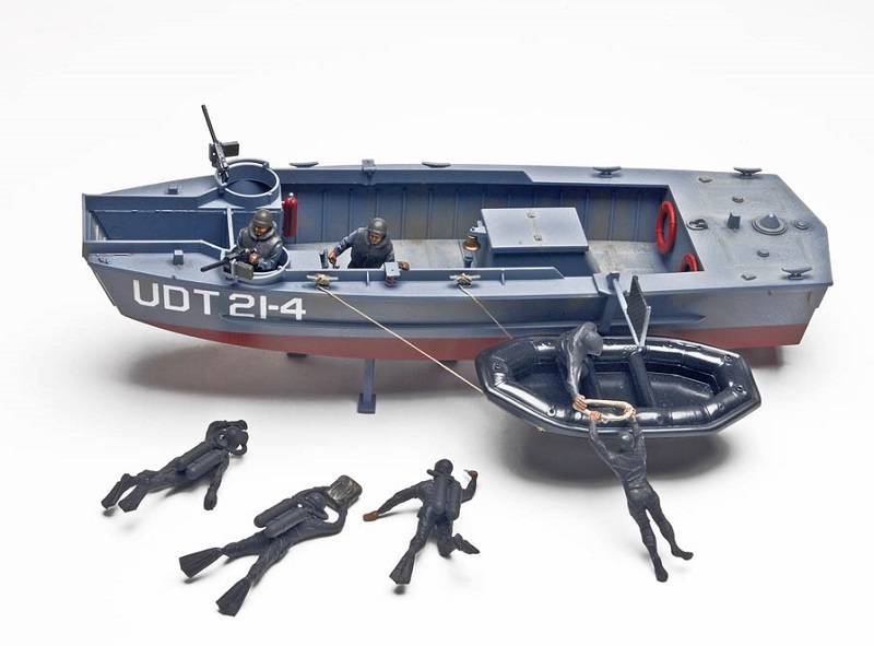 U.D.T. Boat with Frogmen – Image 3
