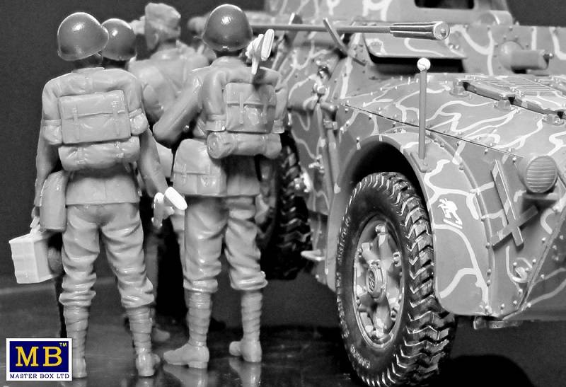 Italian Military Men WWII Era – Image 7