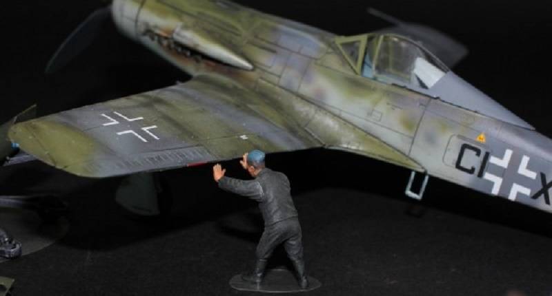 Luftwaffe Pilot "Battle of Britian" Ground Crew & Equipment Set – Image 3