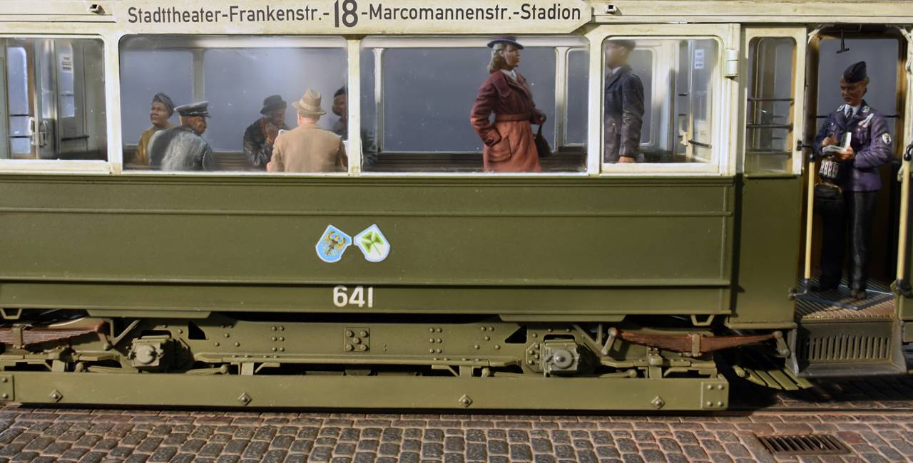 EUROPEAN TRAMCAR (StraBenbahn Triebwagen 641) w/CREW & PASSENGERS – Image 2