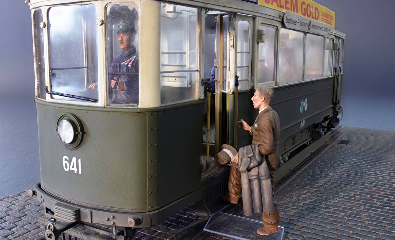 EUROPEAN TRAMCAR (StraBenbahn Triebwagen 641) w/CREW & PASSENGERS – Image 5