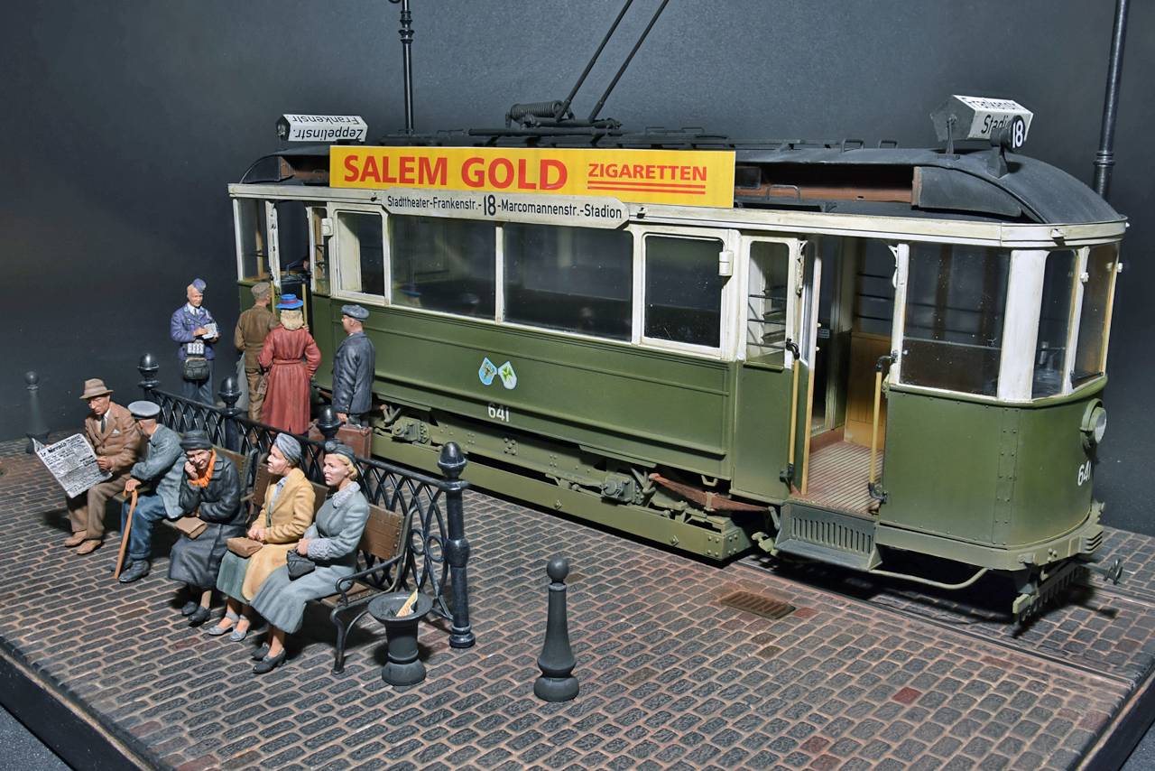 EUROPEAN TRAMCAR (StraBenbahn Triebwagen 641) w/CREW & PASSENGERS – Image 11