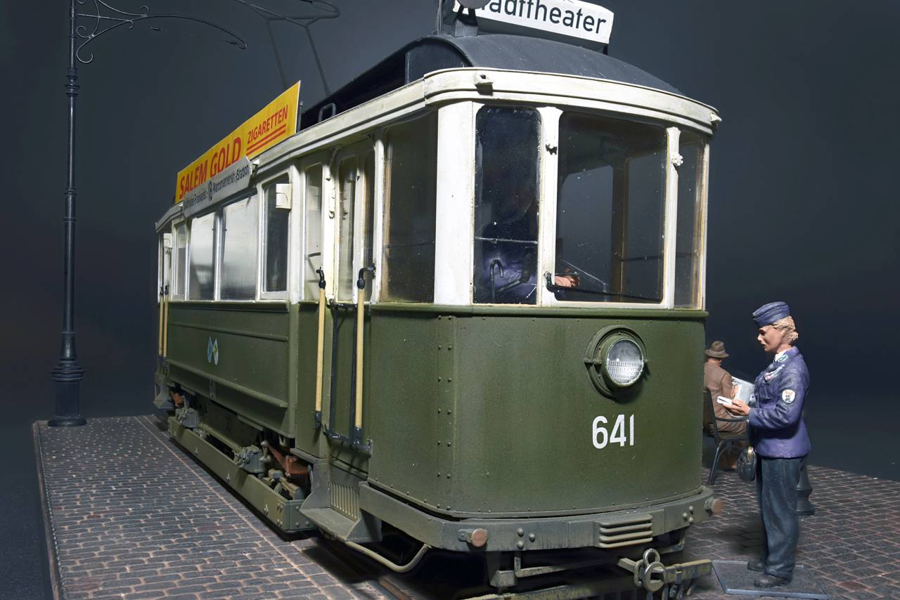 EUROPEAN TRAMCAR (StraBenbahn Triebwagen 641) w/CREW & PASSENGERS – Image 15
