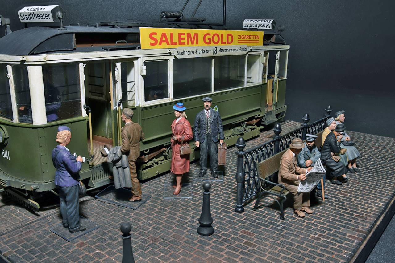 EUROPEAN TRAMCAR (StraBenbahn Triebwagen 641) w/CREW & PASSENGERS – Image 16