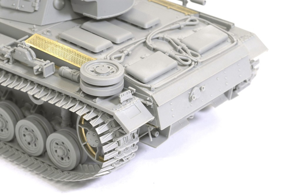 Pz.Kpfw.III Ausf.N W/WINTERKETTEN s.PZ Abt.502 Léningrad 1943 – Image 7