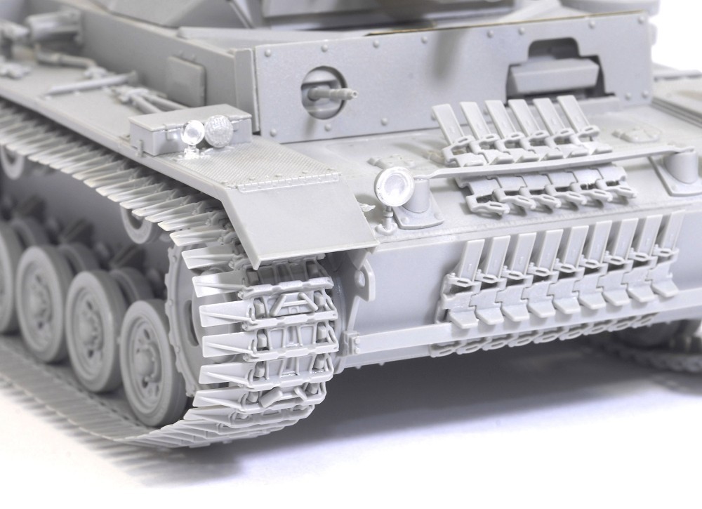 Pz.Kpfw.III Ausf.N W/WINTERKETTEN s.PZ Abt.502 Léningrad 1943 – Image 9