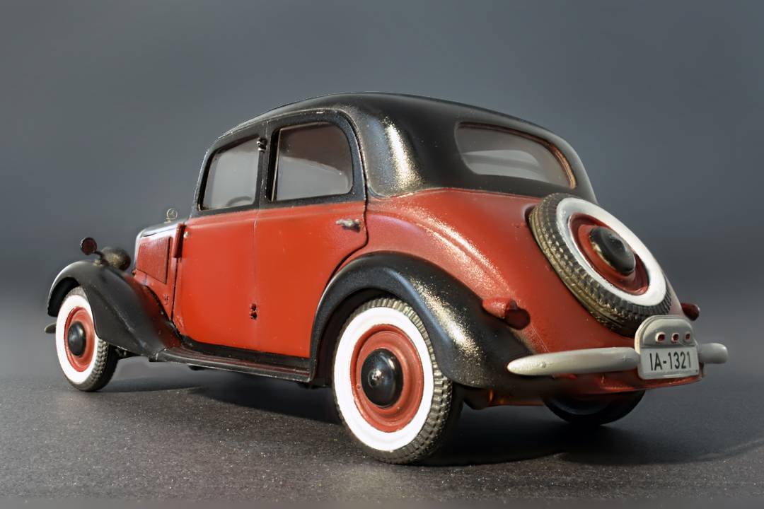 GERMAN PASSENGER CAR TYP 170V SALOON 4 DOORS – Image 3