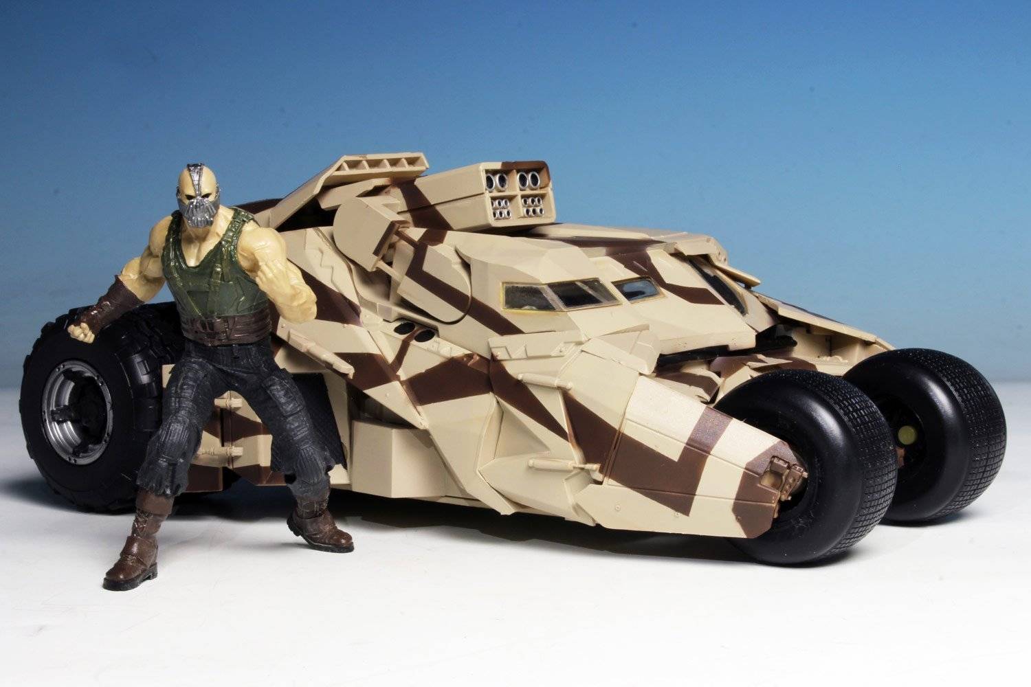 The Dark Knight Trilogy Armored Tumbler with Bane – Image 5