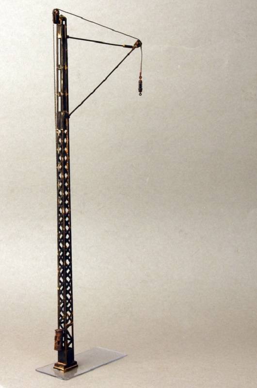 RAILROAD POWER POLES & LAMPS – Image 4