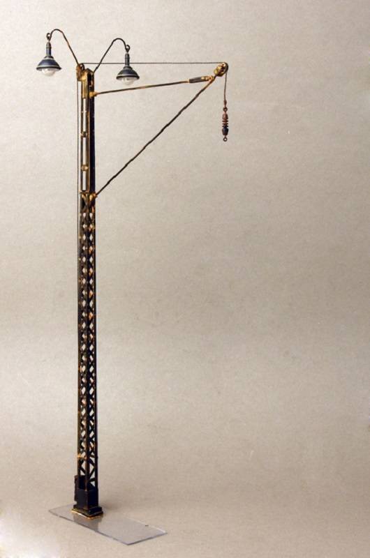 RAILROAD POWER POLES & LAMPS – Image 5