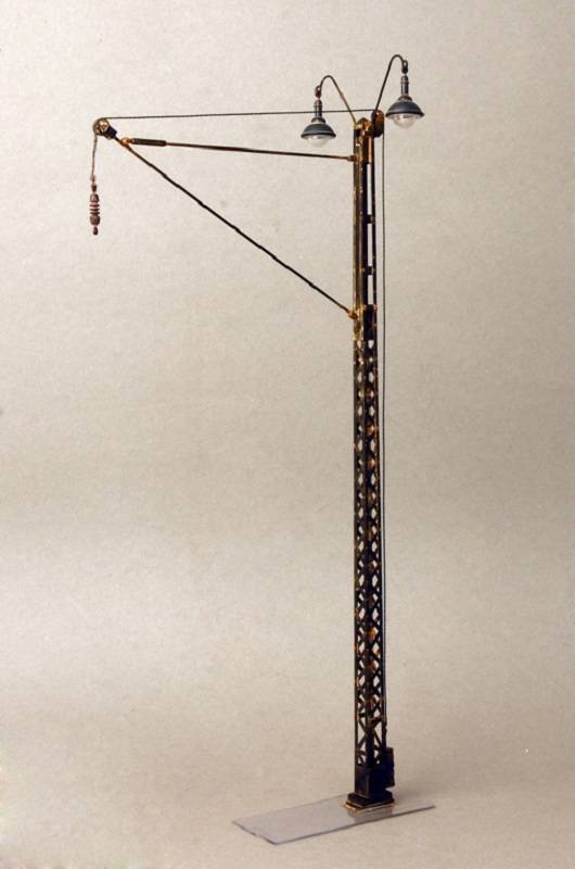 RAILROAD POWER POLES & LAMPS – Image 7