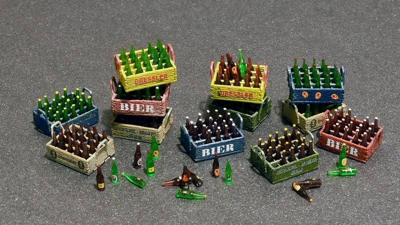 BEER BOTTLES & WOODEN CRATES – Image 2