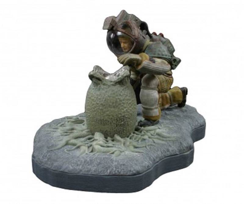 Alien Executive Officer Kane Figure – Image 5