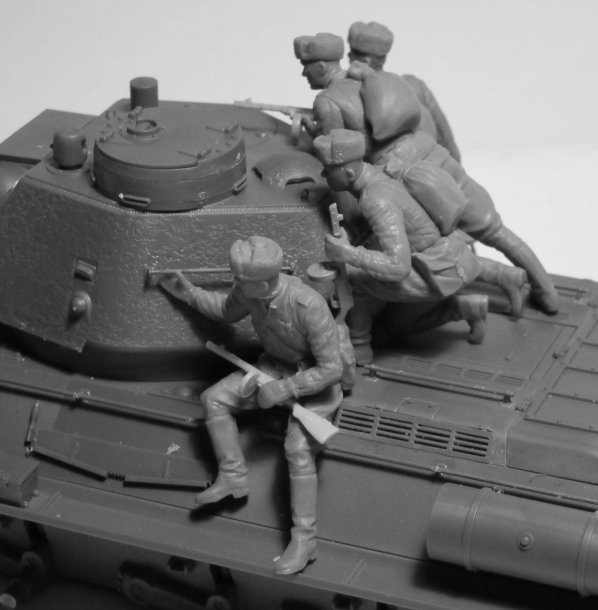 T-34-76 with Soviet Tank Riders – Image 6