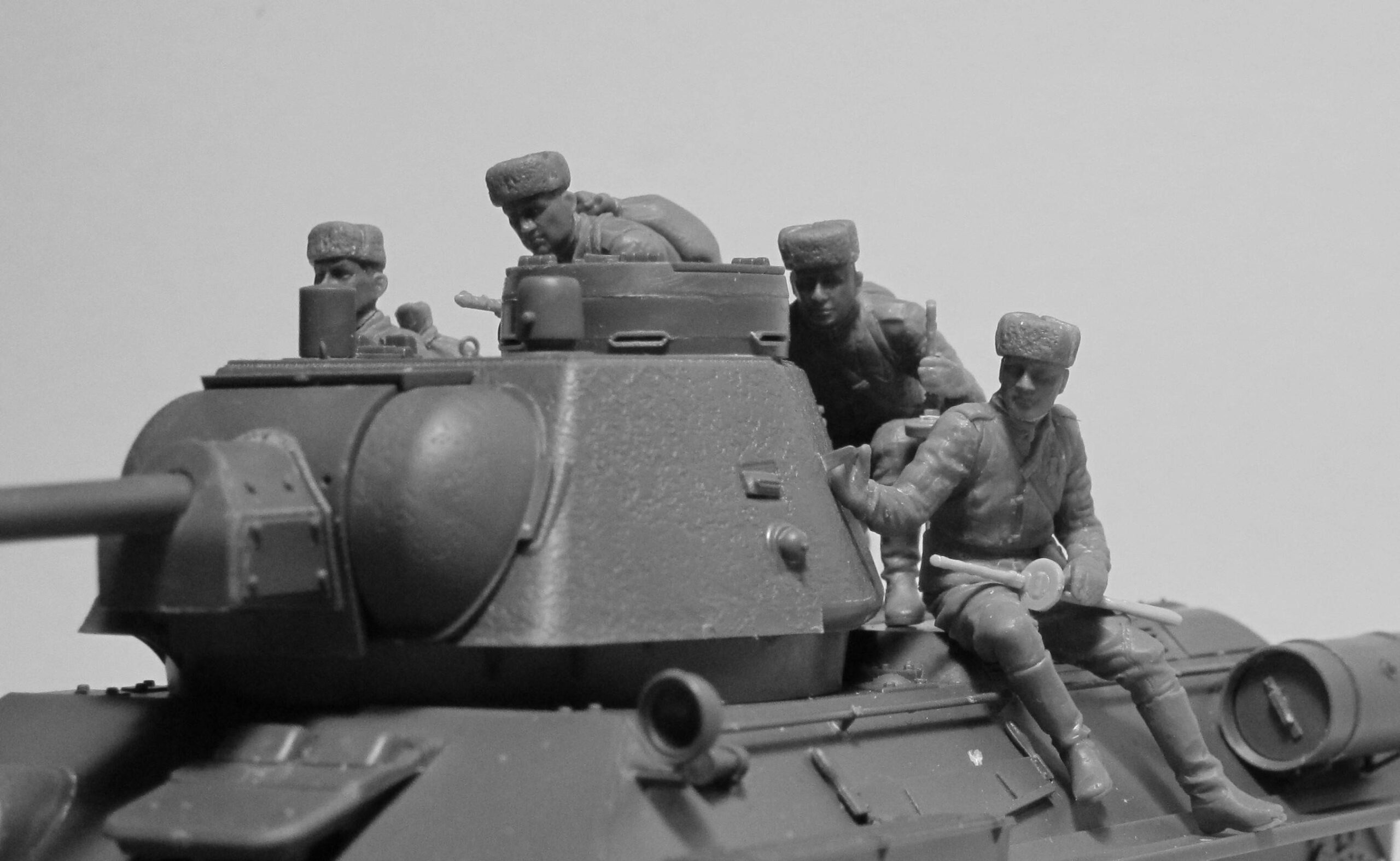 T-34-76 with Soviet Tank Riders – Image 8