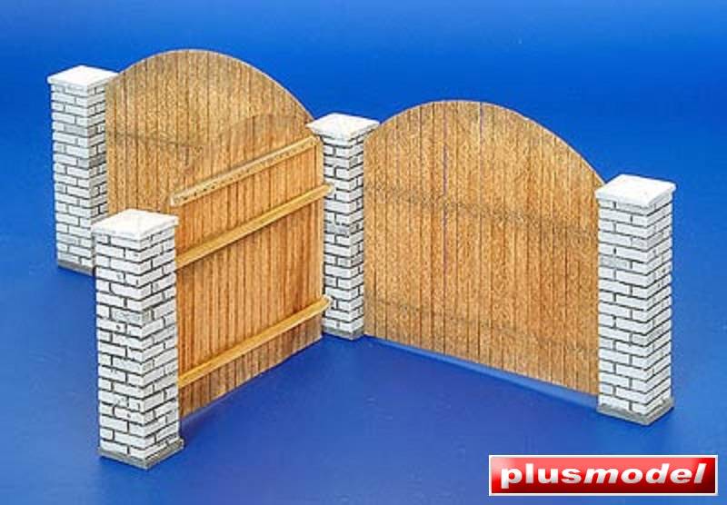 BARRIERE BOIS AVEC PILIERS EN PIERRES