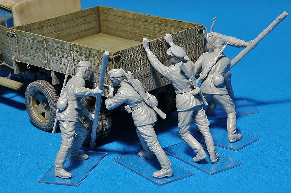 PUSHING SOVIET SOLDIERS – Image 4