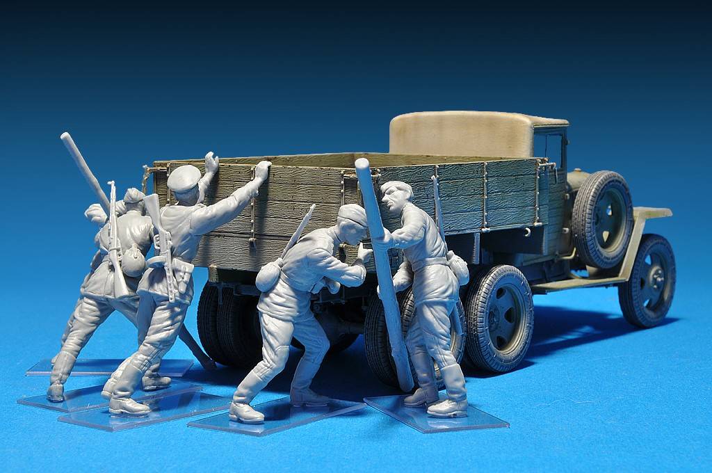 PUSHING SOVIET SOLDIERS – Image 6