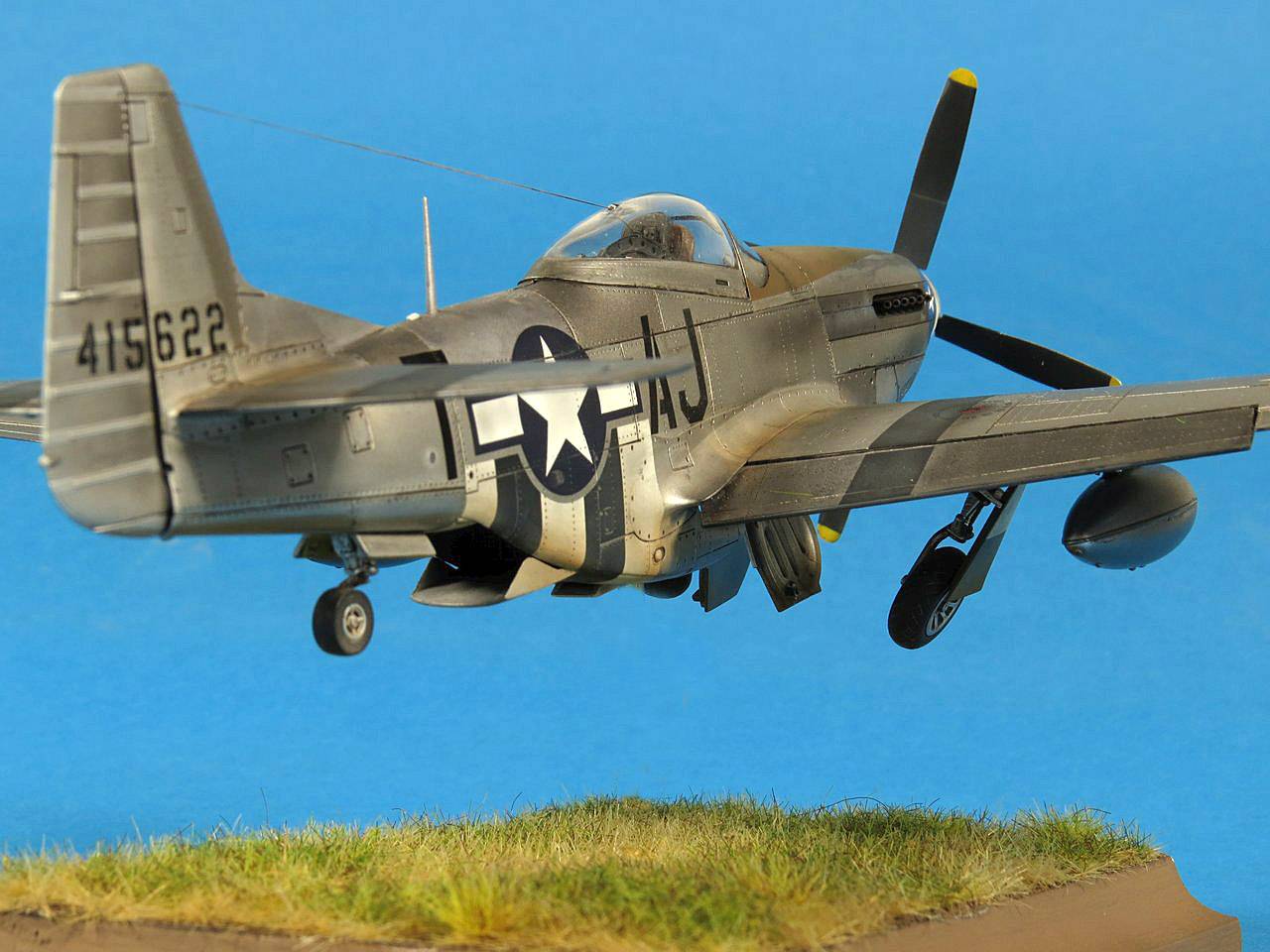 NORTH AMERICAN P-51D MUSTANG FIGHTER – Image 5