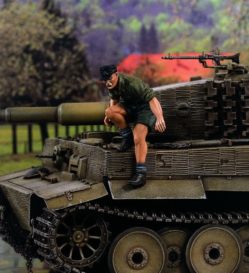 Panzer Officer Jumping from Tank (1 figure) – Image 2