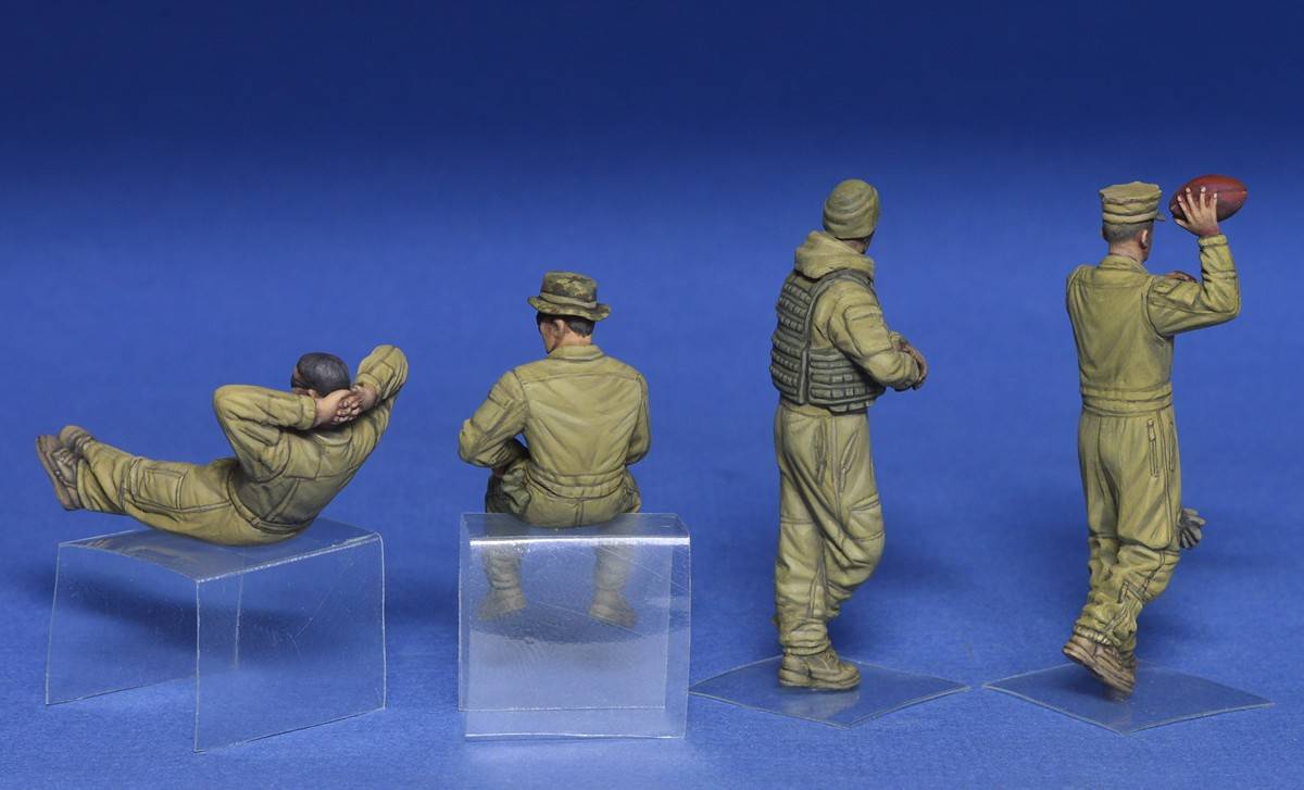 USMC TANK CREW AT REST – Image 3