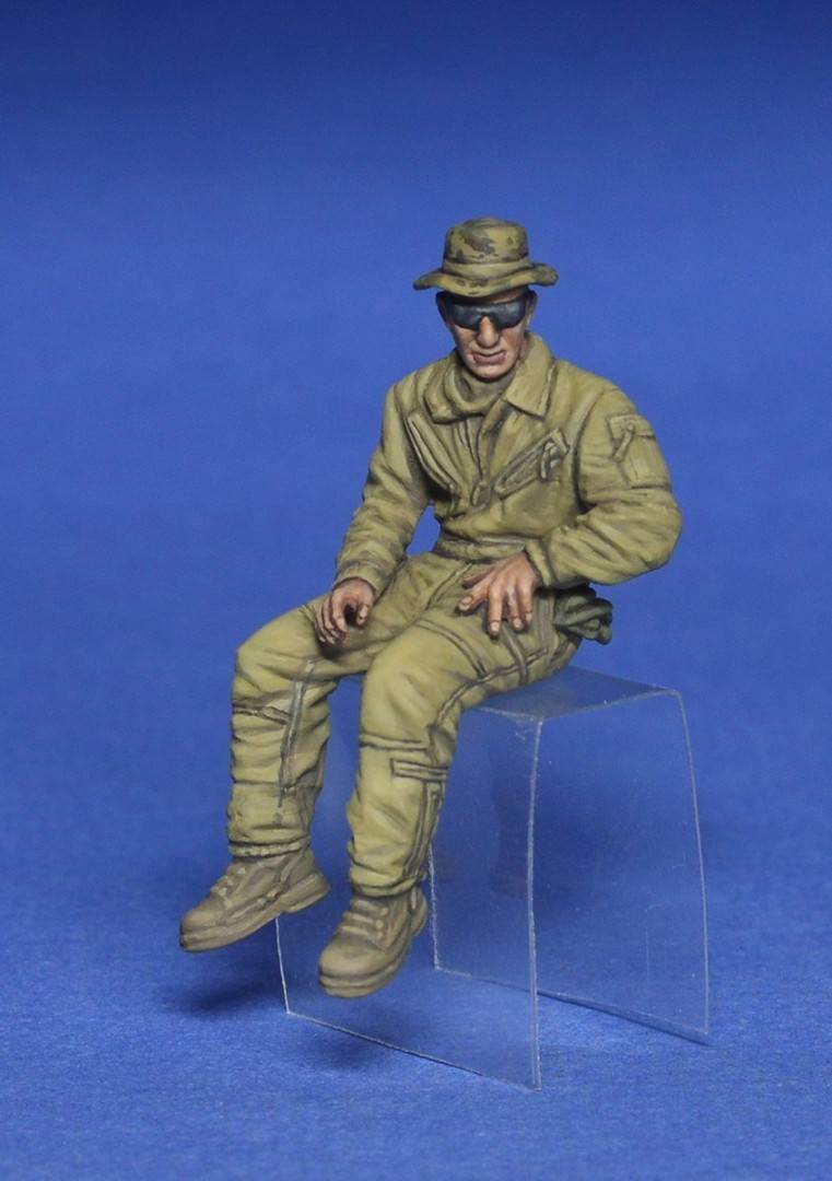 USMC TANK CREW AT REST – Image 7