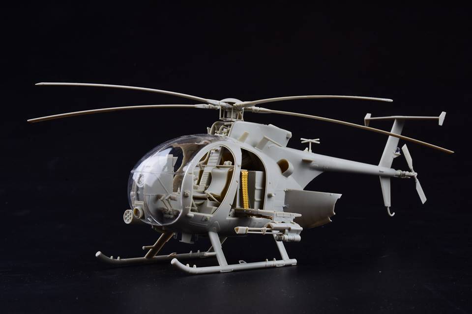 AH-6J/MH-6J Little Bird w/Figures – Image 4