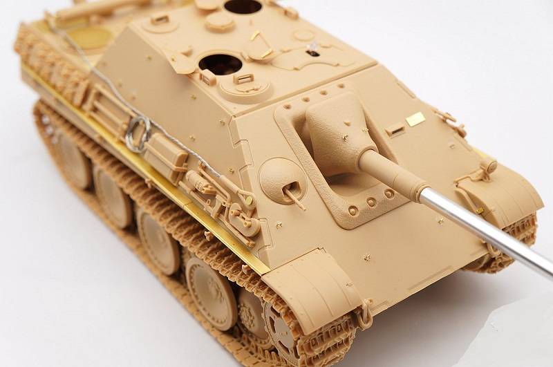 German Tank Destroyer Sd.Kfz.173 Jagdpanther Ausf.G1 – Image 11
