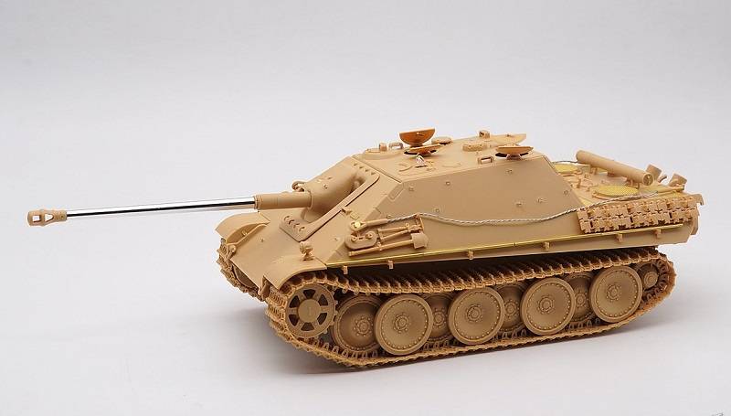 German Tank Destroyer Sd.Kfz.173 Jagdpanther Ausf.G1 – Image 16