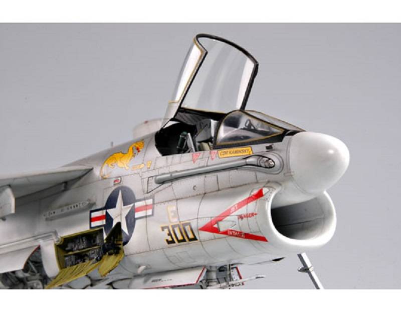 USS A-7E Corsair II – Image 12