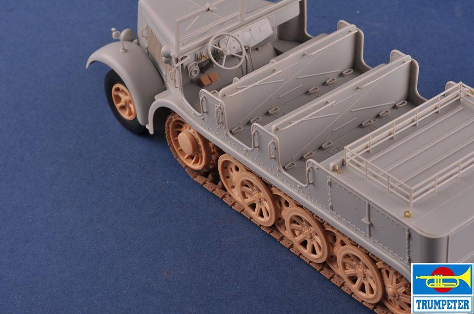 Sd.Kfz.8 (DB9)Half-Track Artillery Tractor – Image 26