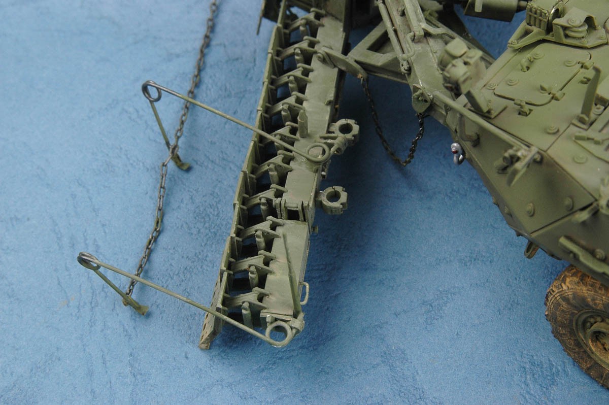 M1132 Stryker Engineer Squad w/SMP-Surface Mine Plow/AMP – Image 7