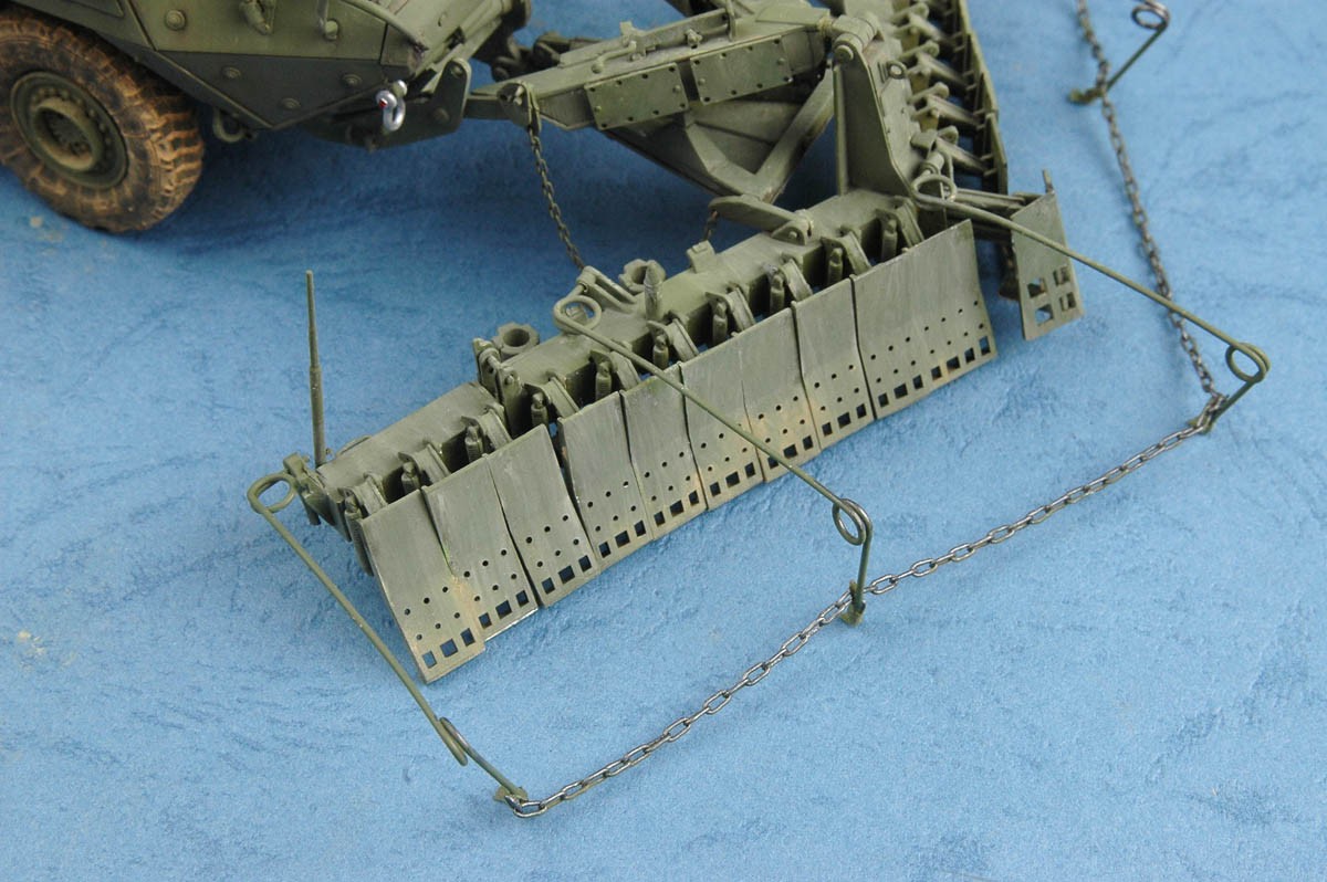 M1132 Stryker Engineer Squad w/SMP-Surface Mine Plow/AMP – Image 8