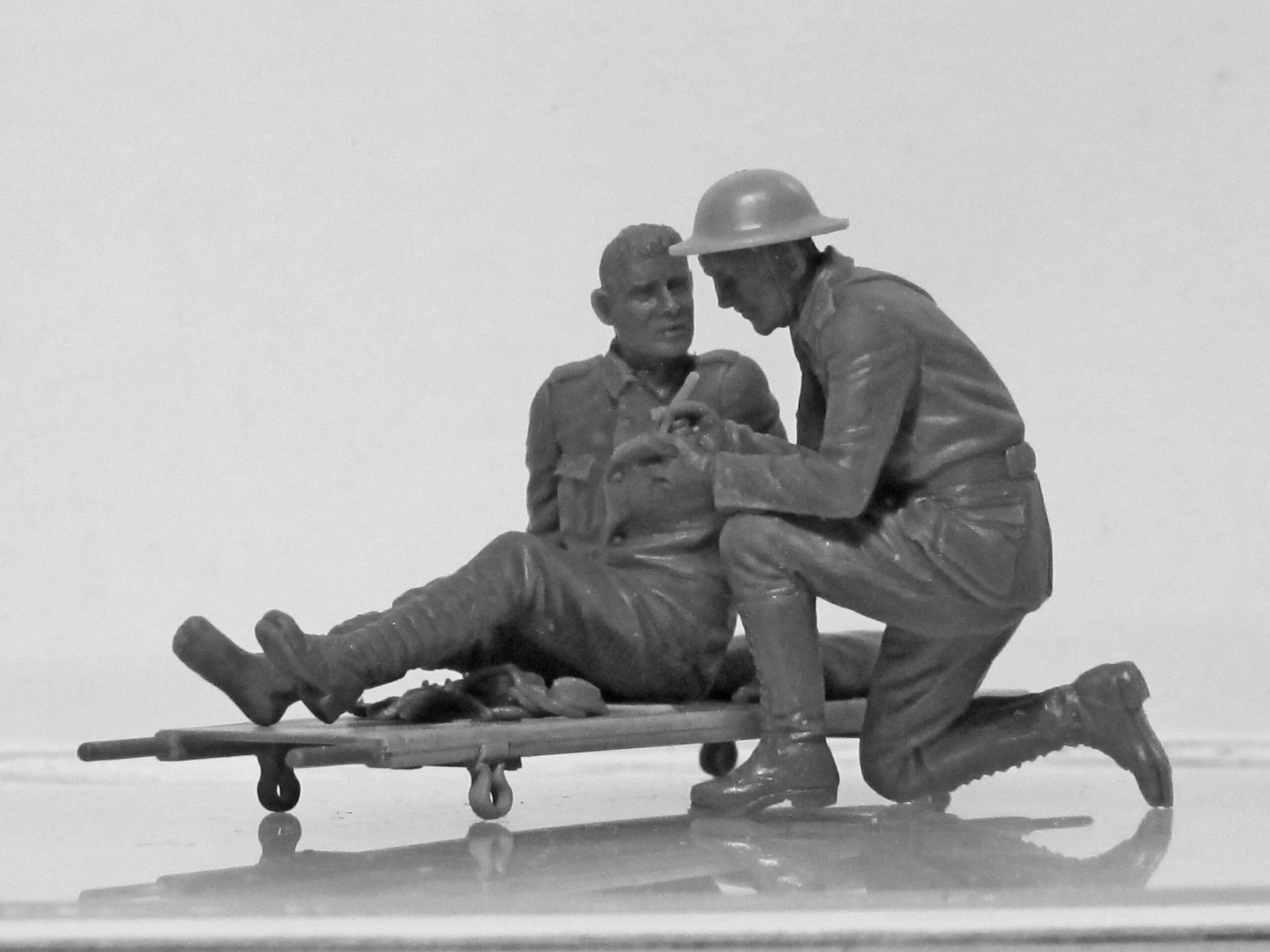 Model T 1917 Ambulance with US Medical Personnel – Image 10