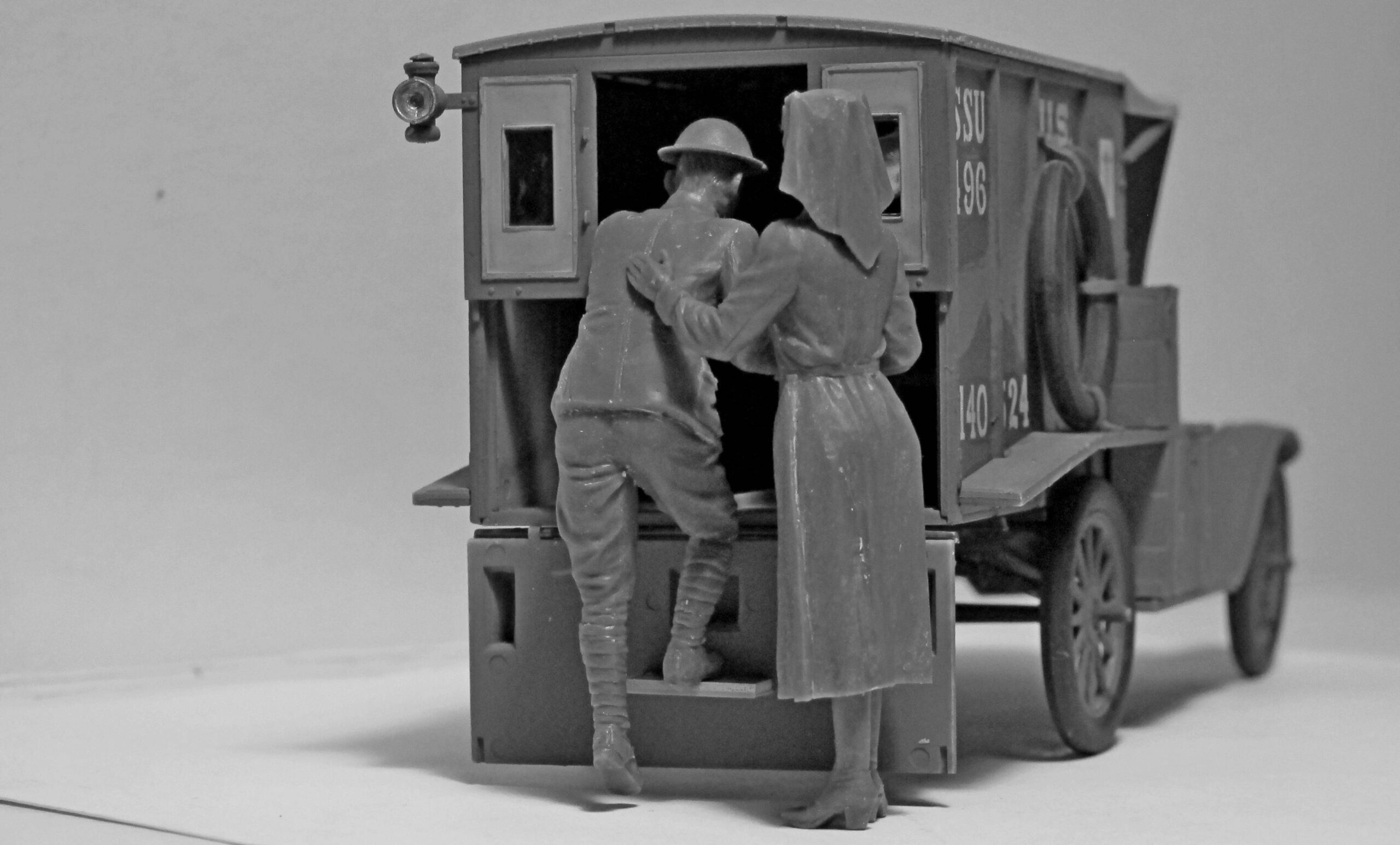 Model T 1917 Ambulance with US Medical Personnel – Image 16