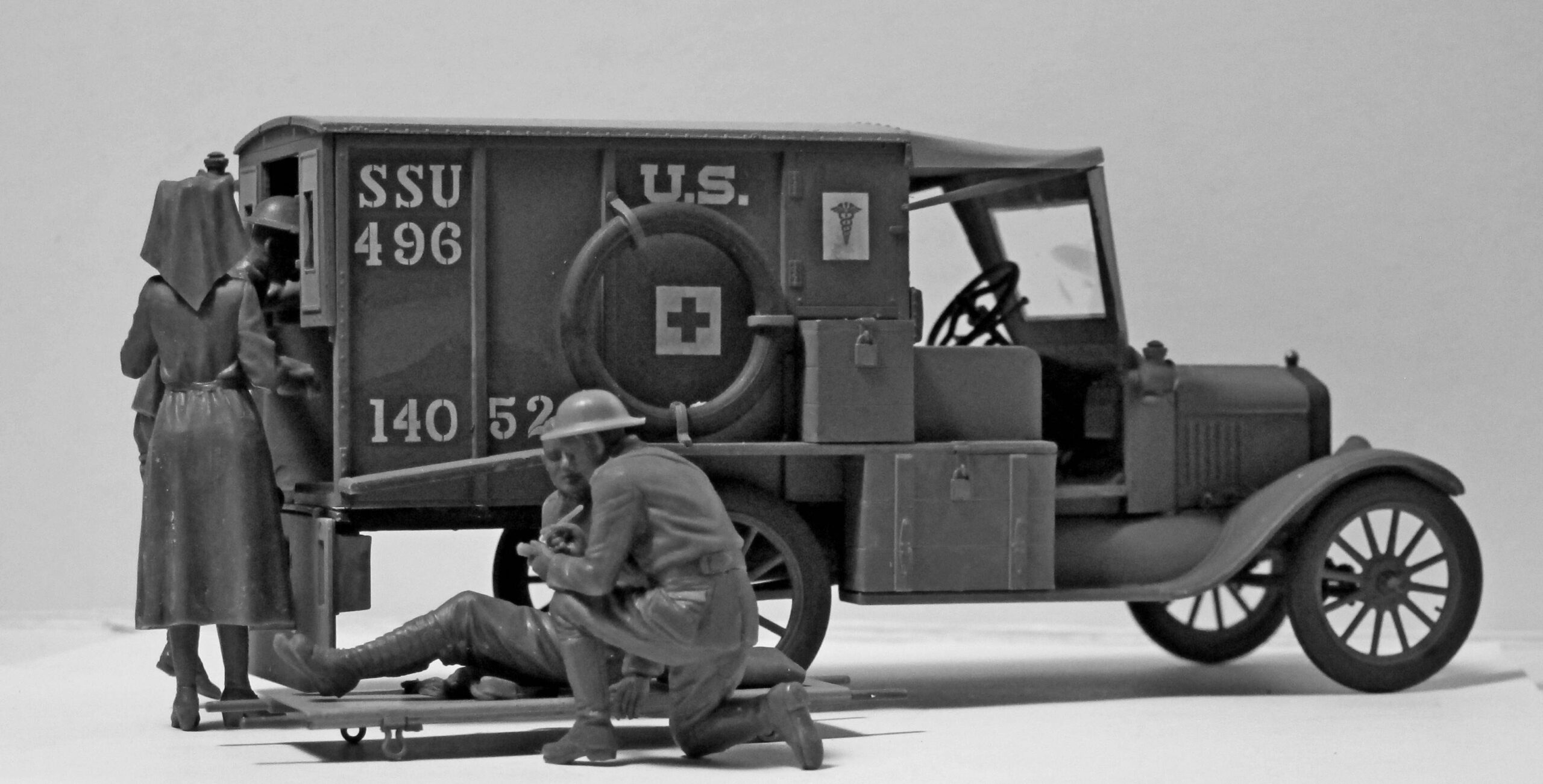 Model T 1917 Ambulance with US Medical Personnel – Image 19