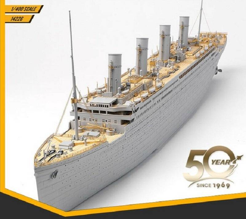 RMS Titanic Premium Edition With LED – Image 7