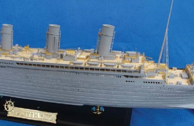 RMS Titanic Premium Edition With LED – Image 13